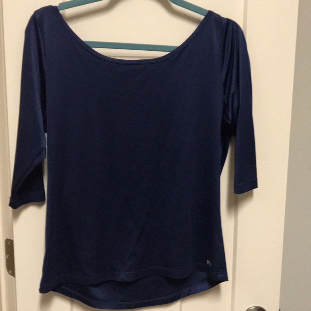 Splits 59 3/4 inch sleeve workout top.